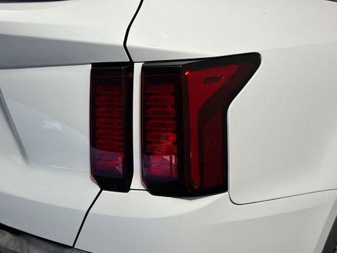 Used 2023 Kia Sorento LX FWD image 33