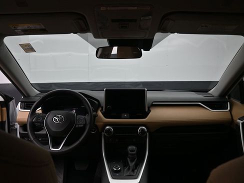 Used 2025 Toyota RAV4 XLE image 26