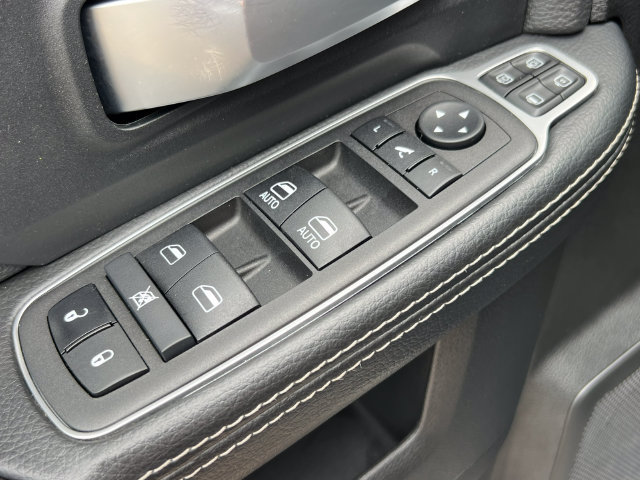 Used 2024 RAM 3500 Big Horn w/ Level 2 Equipment Group AWD/4WD image 20