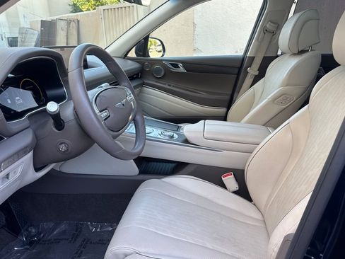 Used 2022 Genesis GV80 2.5T w/ Prestige Package 04 AWD/4WD image 10