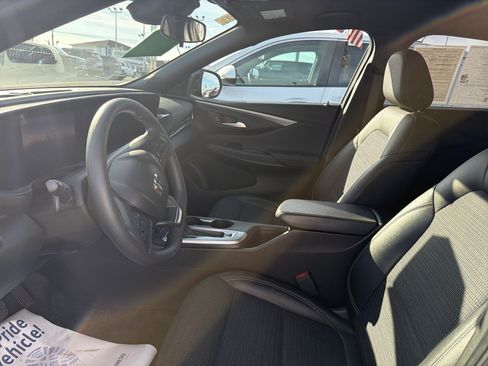 Used 2024 Buick Envista Preferred image 9