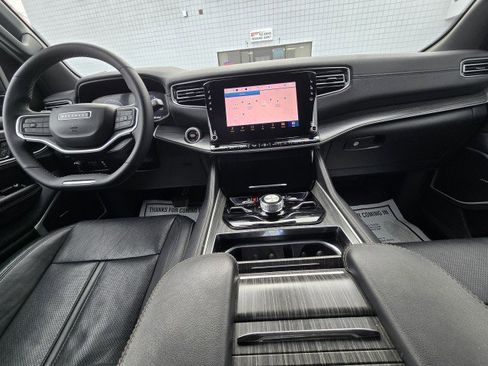 Used 2024 Jeep Wagoneer Series III image 20