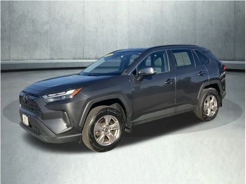 Used 2022 Toyota RAV4 XLE w/ Convenience Package image 3