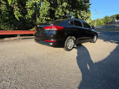 Used 2017 Hyundai Elantra SE FWD image 7