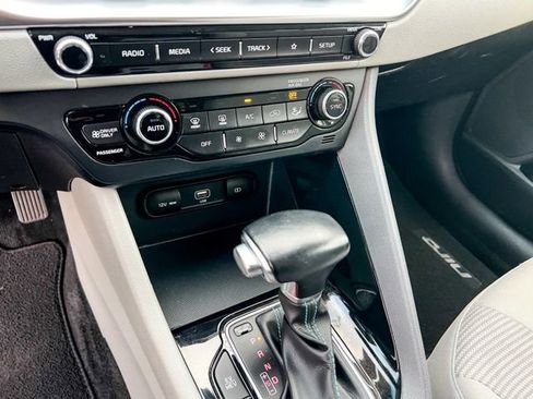 Used 2020 Kia Niro LXS image 19