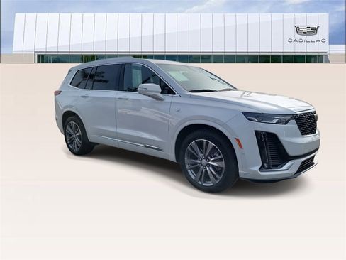 Used 2025 Cadillac XT6 Premium Luxury w/ Technology Package image 2