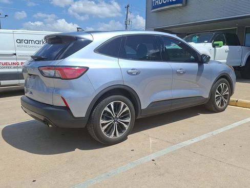 Used 2022 Ford Escape SE w/ SE Sport Appearance Package FWD image 8
