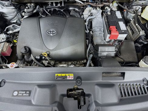 Used 2022 Toyota Highlander XLE AWD/4WD image 29