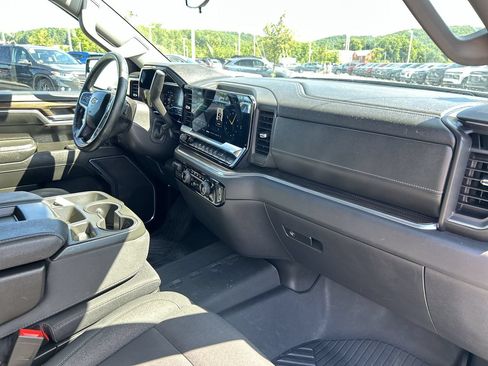 Used 2023 Chevrolet Silverado 1500 LT w/ Z71 Off-Road Package AWD/4WD image 17