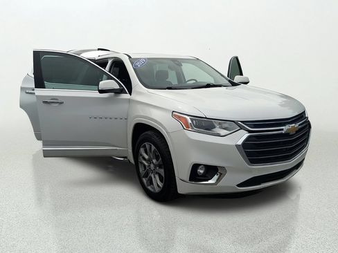 Used 2019 Chevrolet Traverse Premier w/ Driver Confidence II Package FWD image 9