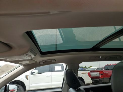 Used 2020 Volkswagen Tiguan SE w/ Panoramic Sunroof Package FWD image 19