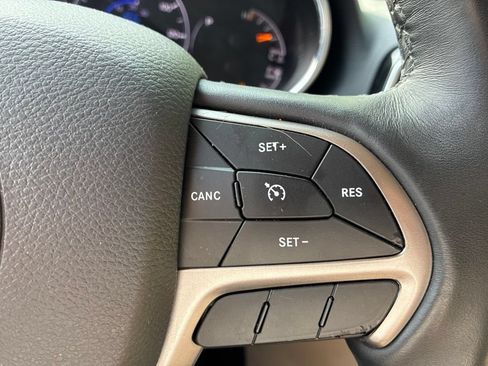 Used 2019 Jeep Grand Cherokee Limited w/ Luxury Group II AWD/4WD image 28