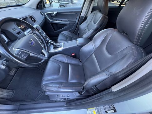 Used 2016 Volvo V60 T5 Cross Country w/ Convenience Package image 35