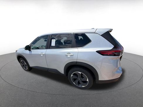 Used 2025 Nissan Rogue SV FWD image 4