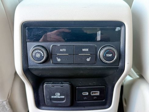Used 2020 GMC Acadia Denali w/ Technology Package AWD/4WD image 24