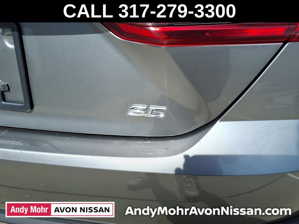 Used 2025 Toyota Camry SE FWD image 12