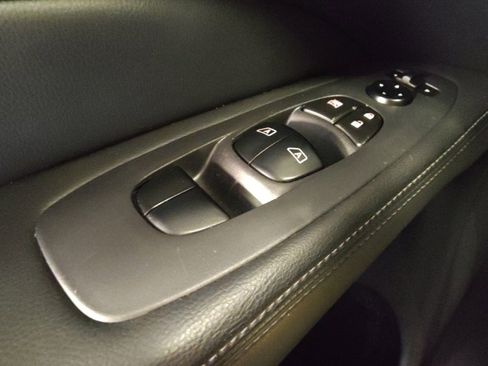 Used 2020 Nissan Pathfinder SV image 27