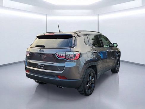 Used 2021 Jeep Compass Latitude FWD image 4