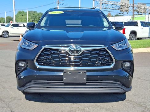 Used 2024 Toyota Highlander Limited AWD/4WD image 30