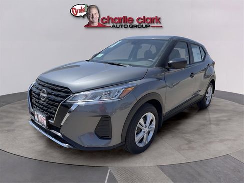 New 2025 Nissan Kicks Play S image 1