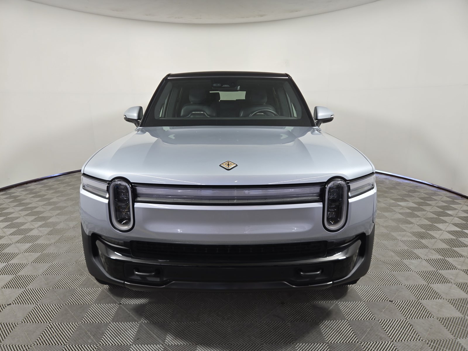 Used 2025 Rivian R1S Adventure Dual AWD/4WD image 8
