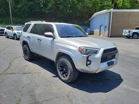 Used 2021 Toyota 4Runner SR5 AWD/4WD image 4