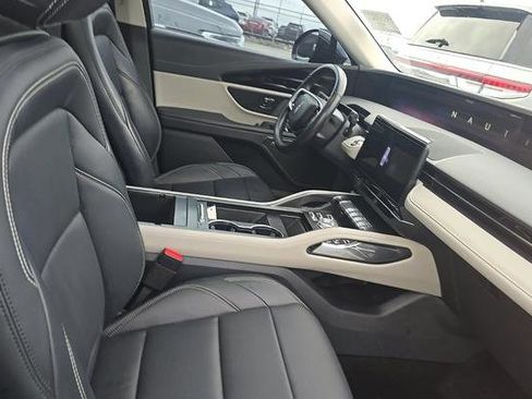 Used 2024 Lincoln Nautilus Premier w/ Equipment Group 102A AWD/4WD image 6