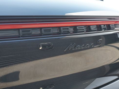 Certified 2023 Porsche Macan S AWD/4WD image 14