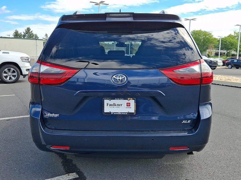 Certified 2020 Toyota Sienna XLE w/ XLE Navigation Package FWD image 5