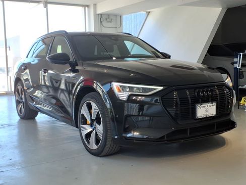Used 2023 Audi e-tron Premium Plus w/ Premium Plus Package AWD/4WD image 3