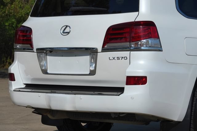 Used 2013 Lexus LX 570 4WD w/ Luxury Pkg w/Pre-crash image 20