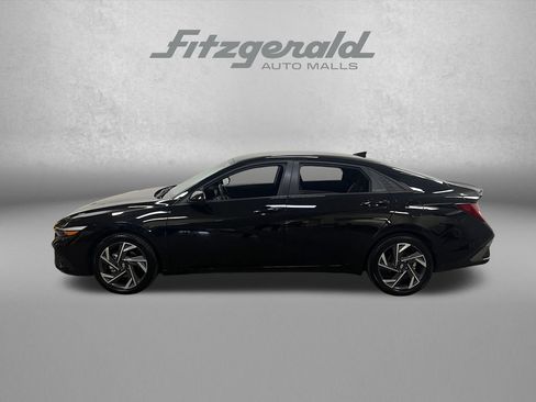 Used 2025 Hyundai Elantra SEL FWD image 2