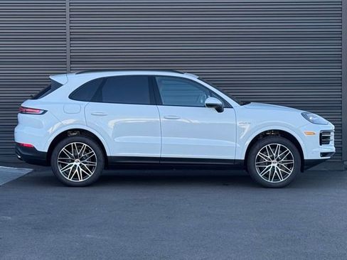 New 2025 Porsche Cayenne E-Hybrid AWD/4WD image 8