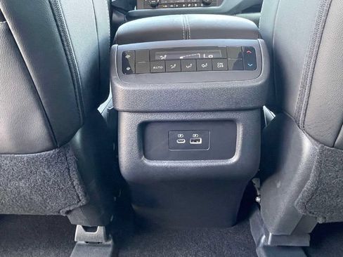 Used 2025 Nissan Pathfinder SL FWD image 14