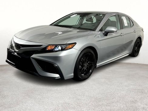 Used 2022 Toyota Camry SE image 15