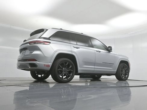 Used 2023 Jeep Grand Cherokee 30th Anniversary AWD/4WD image 49