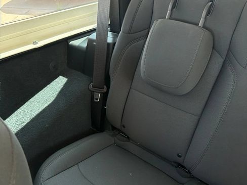 Used 2022 Jeep Wrangler Sport AWD/4WD image 11