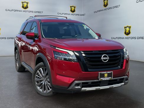 Used 2023 Nissan Pathfinder SL w/ SL Premium Package FWD image 3