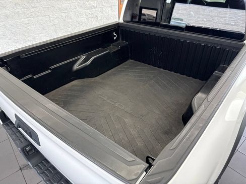 Used 2019 Toyota Tacoma TRD Pro AWD/4WD image 9
