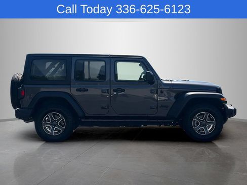 Used 2022 Jeep Wrangler Unlimited Sport AWD/4WD image 6