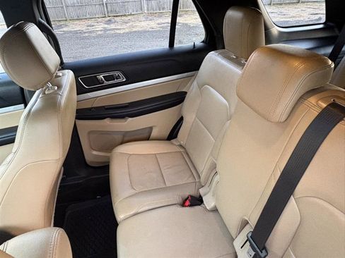 Used 2017 Ford Explorer XLT w/ Equipment Group 202A image 12