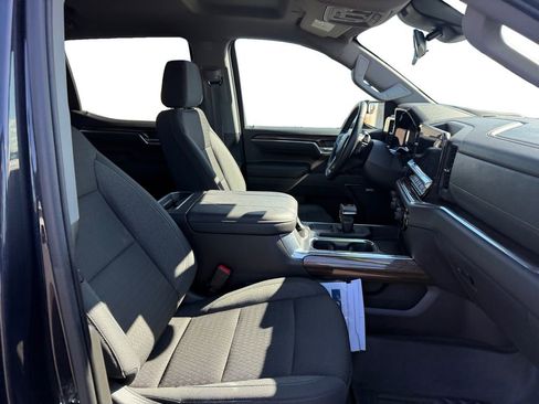 Used 2024 Chevrolet Silverado 1500 LT Trail Boss w/ Convenience Package II image 17