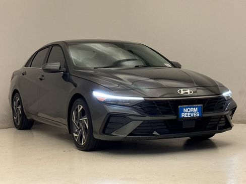 Used 2026 Hyundai Elantra Limited FWD image 4