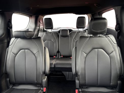 New 2026 Chrysler Pacifica Select image 17