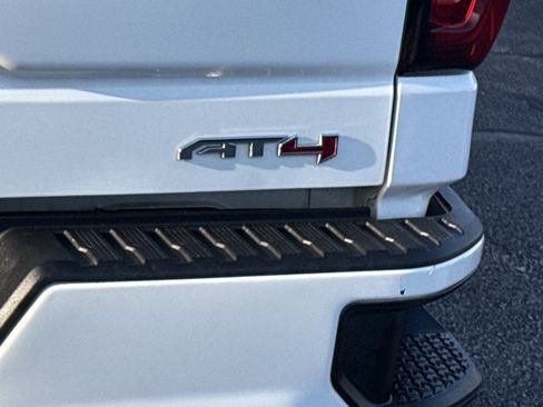 Used 2022 GMC Sierra 1500 AT4 AWD/4WD image 9