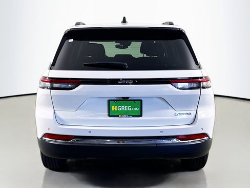 Used 2022 Jeep Grand Cherokee Laredo w/ Luxury Tech Group I image 8