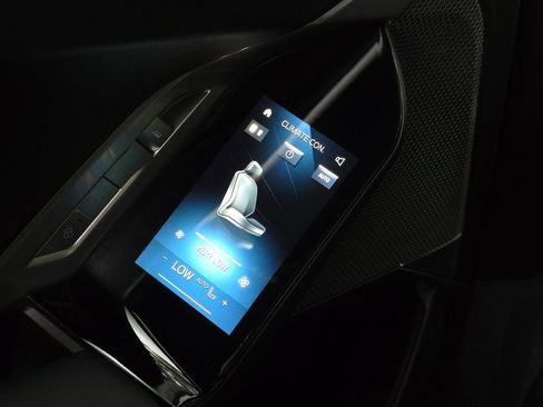 Used 2023 BMW 740i image 30