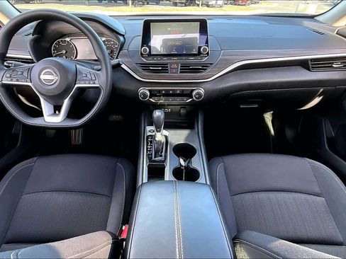 Used 2025 Nissan Altima 2.5 SV image 15