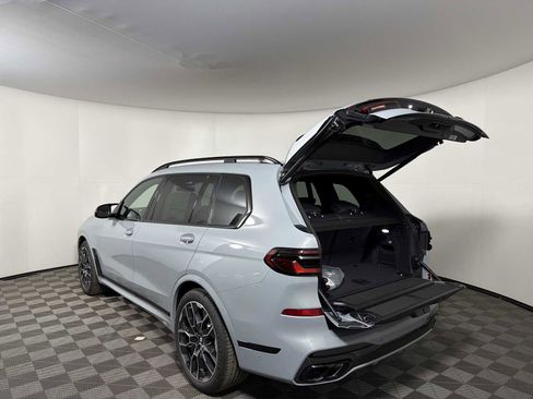 New 2026 BMW X7 M60i image 21