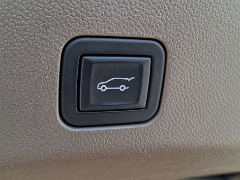 Used 2024 GMC Yukon XL Denali image 29